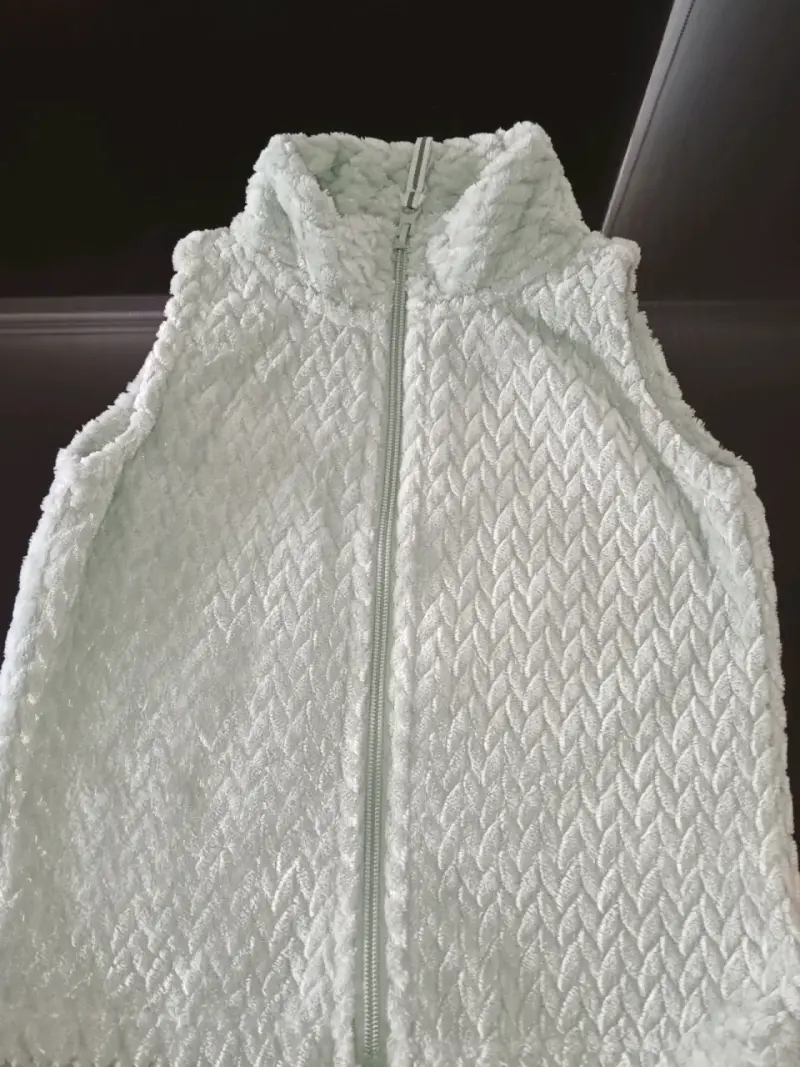 Chaleco sin mangas de felpa blanco