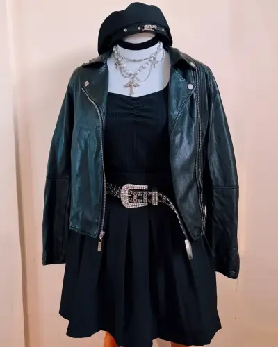 Chaqueta biker / cuero sintético / rock / alt - miniatura 1