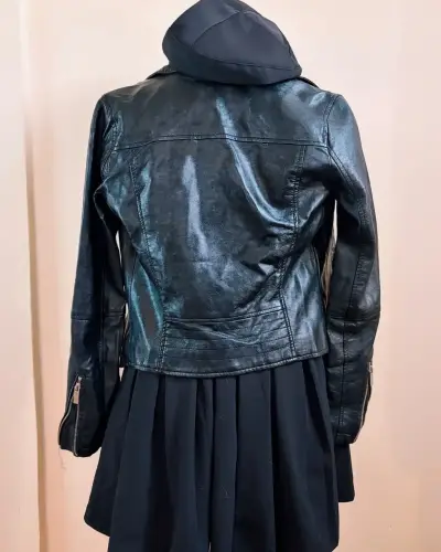 Chaqueta biker / cuero sintético / rock / alt - miniatura 2