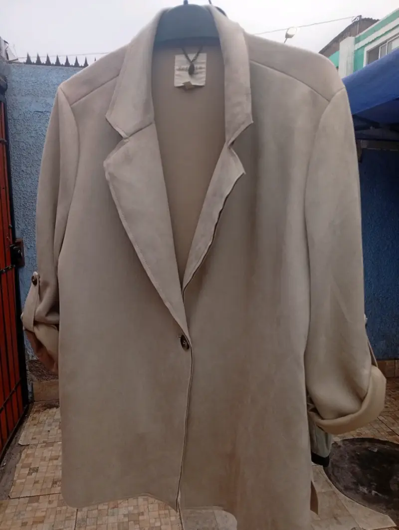 Blazer beige de mujer elegante