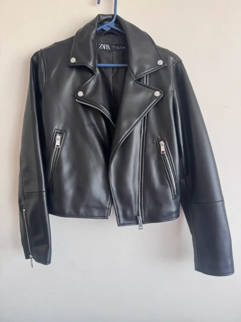 Chaqueta de cuero negra Zara estilo biker - 1
