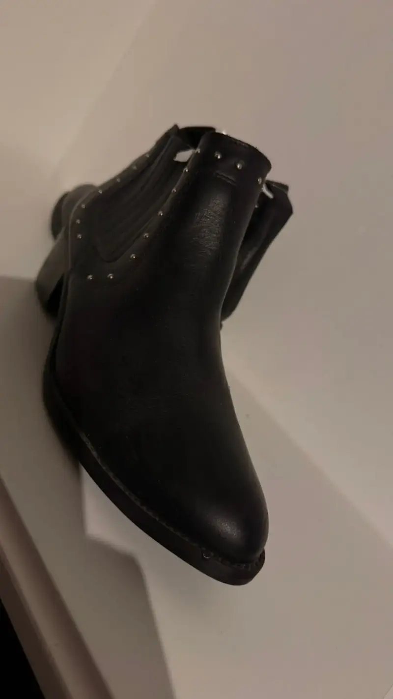 Botines Esprit negros de cuero con tachas - 1