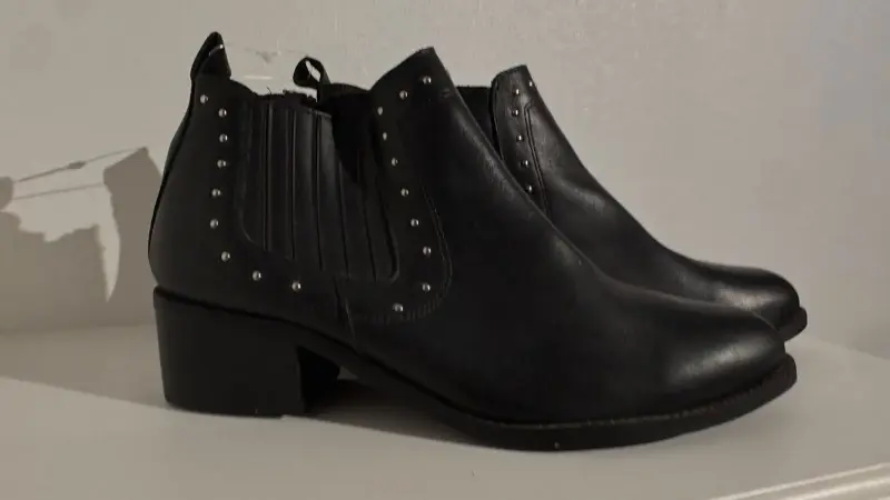 Botines Esprit negros de cuero con tachas - 2
