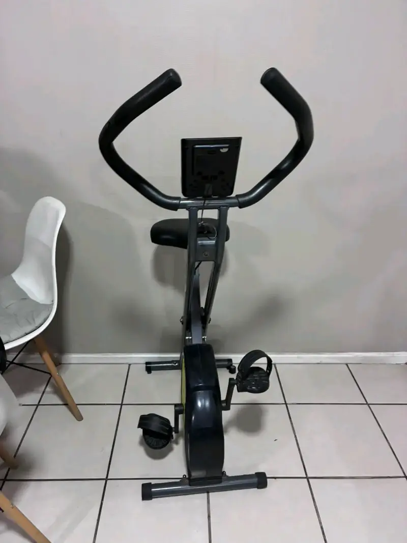 Bicicleta estática Athlete para ejercicio - 3