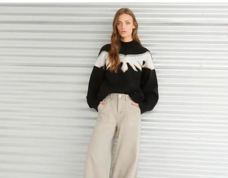 Suéter negro con diseño “Western” Mujer - 1