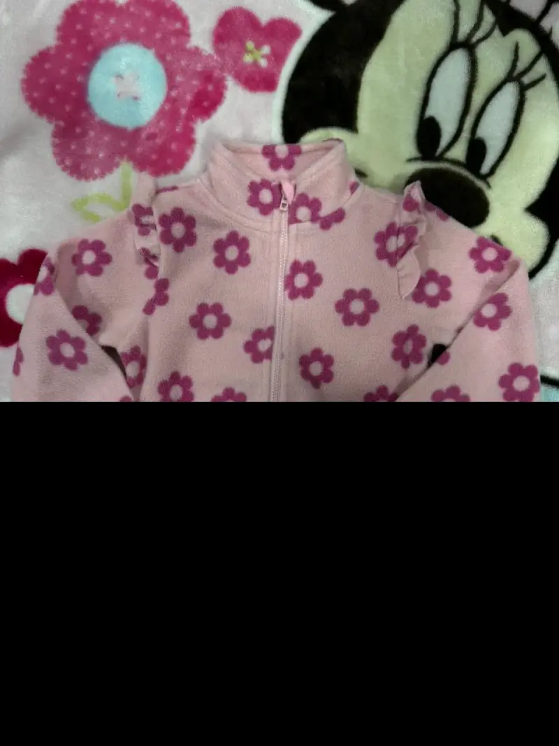 Chaleco polar infantil con flores rosadas