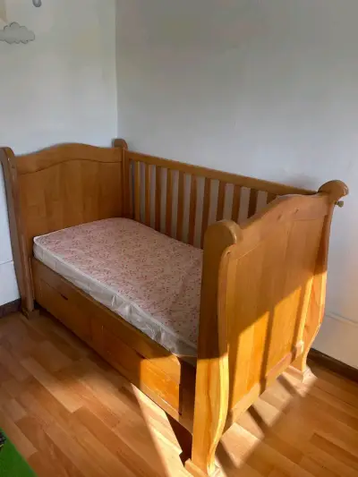 VALOR CONVERSABLE Cuna de madera con colchón i - miniatura 1