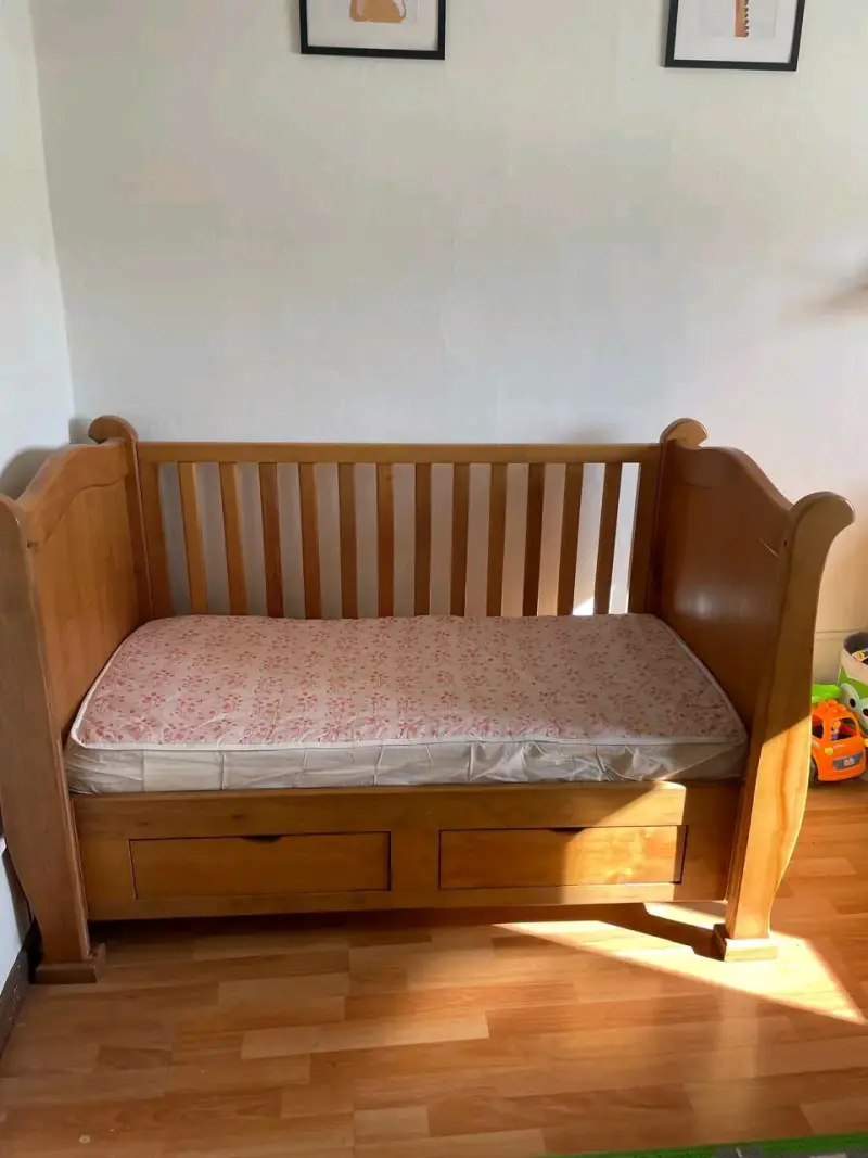 VALOR CONVERSABLE Cuna de madera con colchón i - 2