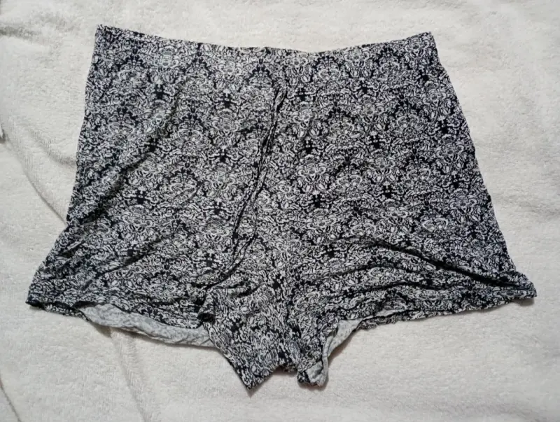 Shorts estampados blanco y negro para mujer - 1