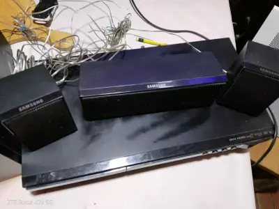 Sistema de sonido Samsung con parlantes - miniatura 3
