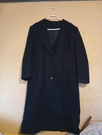 Abrigo negro clásico para mujer - miniatura 1