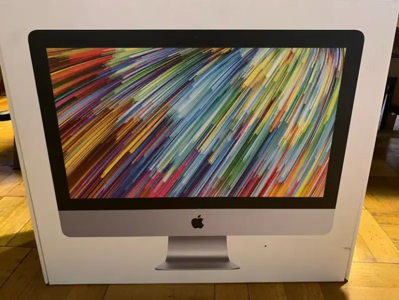 iMac de Apple con teclado y mouse - 2