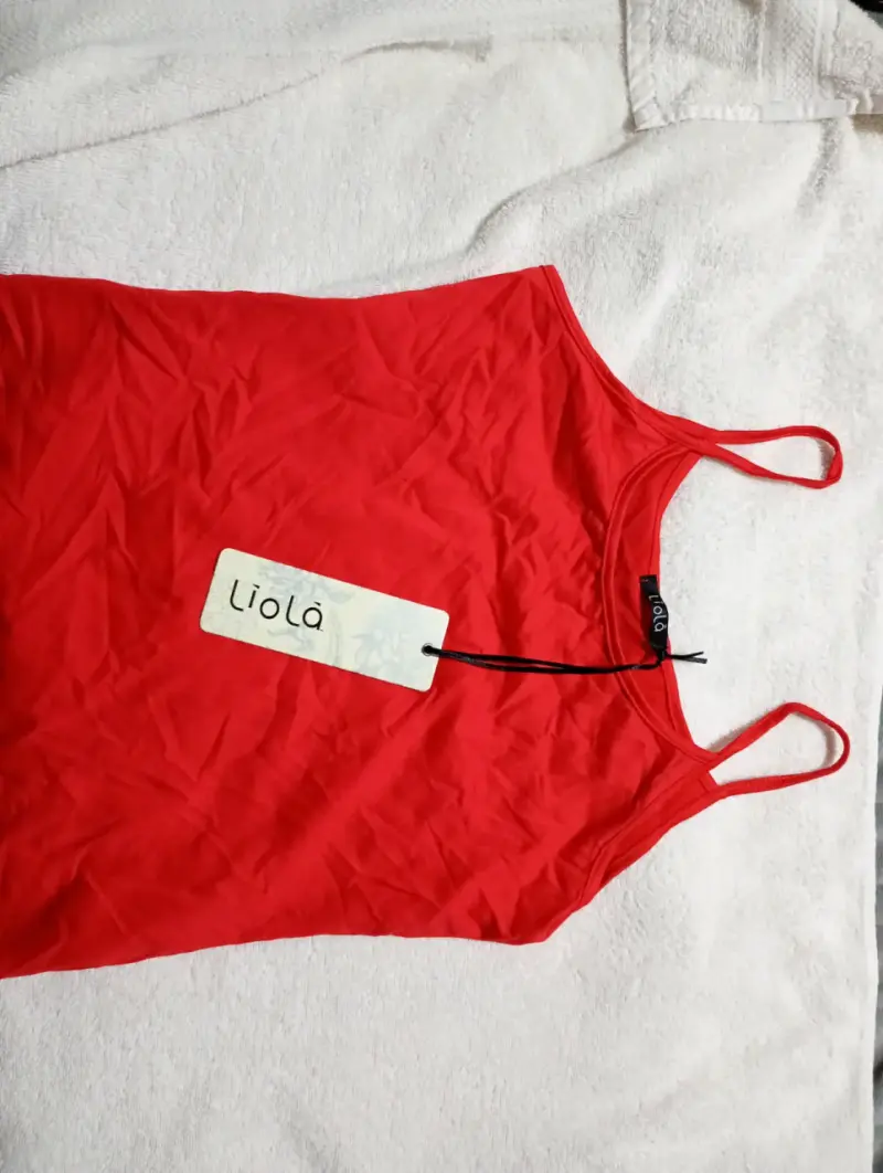 Polera naranja flúor(rojo?) sin mangas Liolà nueva