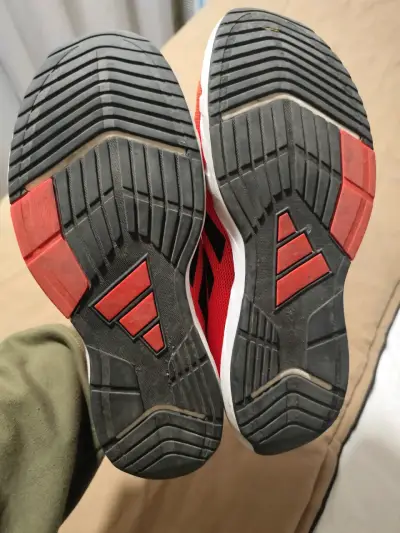 Zapatillas deportivas rojas con cordones verdes - miniatura 5