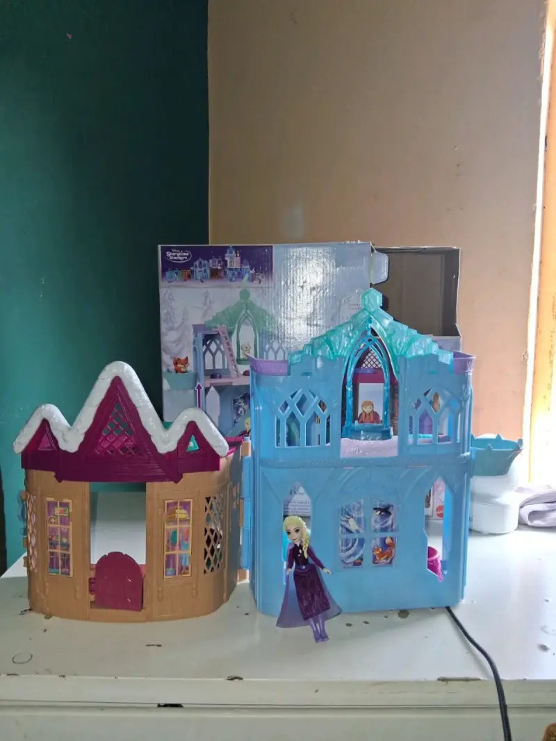 Castillo de juguete Frozen con muñeca Elsa - 1