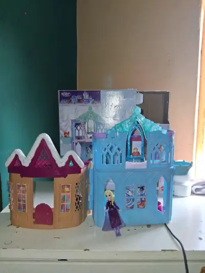 Castillo de juguete Frozen con muñeca Elsa - miniatura 1