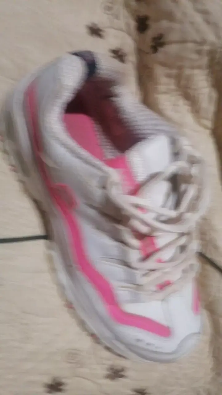 Zapatillas deportivas blancas y rosadas - 2