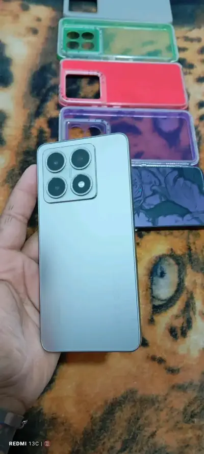 Smartphone Xiaomi 14 T con funda protectora - miniatura 1