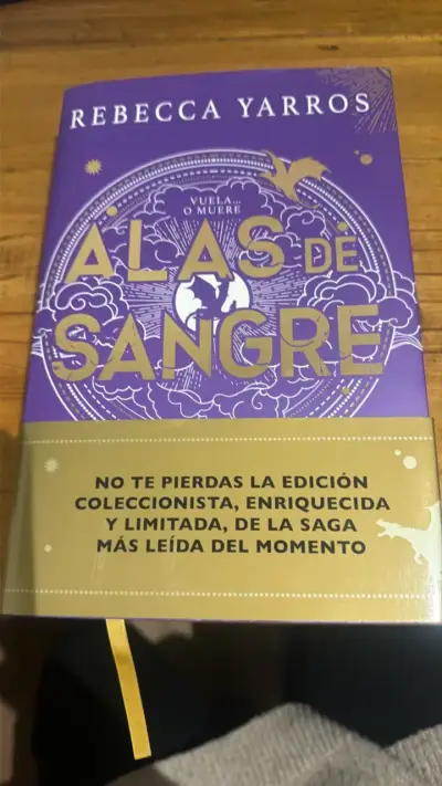 Libro 'Alas de Sangre' de Rebecca Yarros - miniatura 1