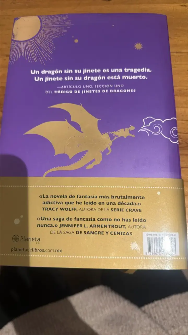 Libro 'Alas de Sangre' de Rebecca Yarros - 2