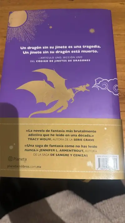 Libro 'Alas de Sangre' de Rebecca Yarros - miniatura 2