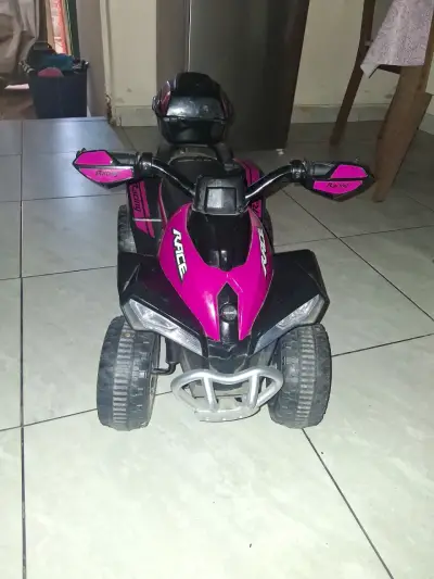 Cuatrimoto eléctrica infantil rosa y negra - miniatura 1