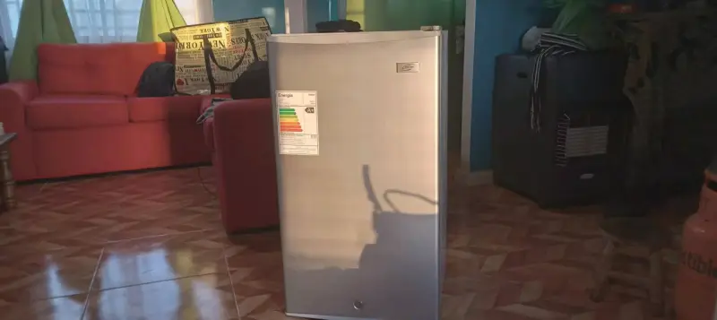 Refrigerador compacto de dos puertas - 2
