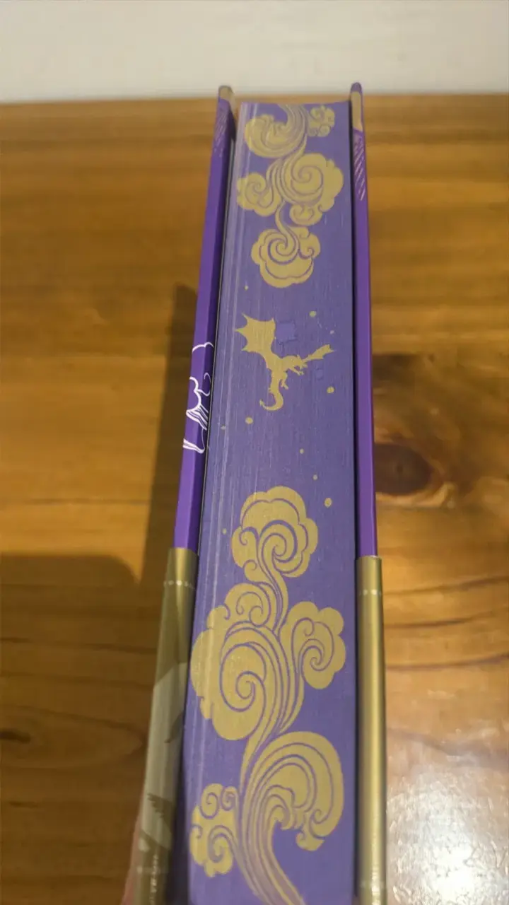 Libro 'Alas de Sangre' de Rebecca Yarros - 3