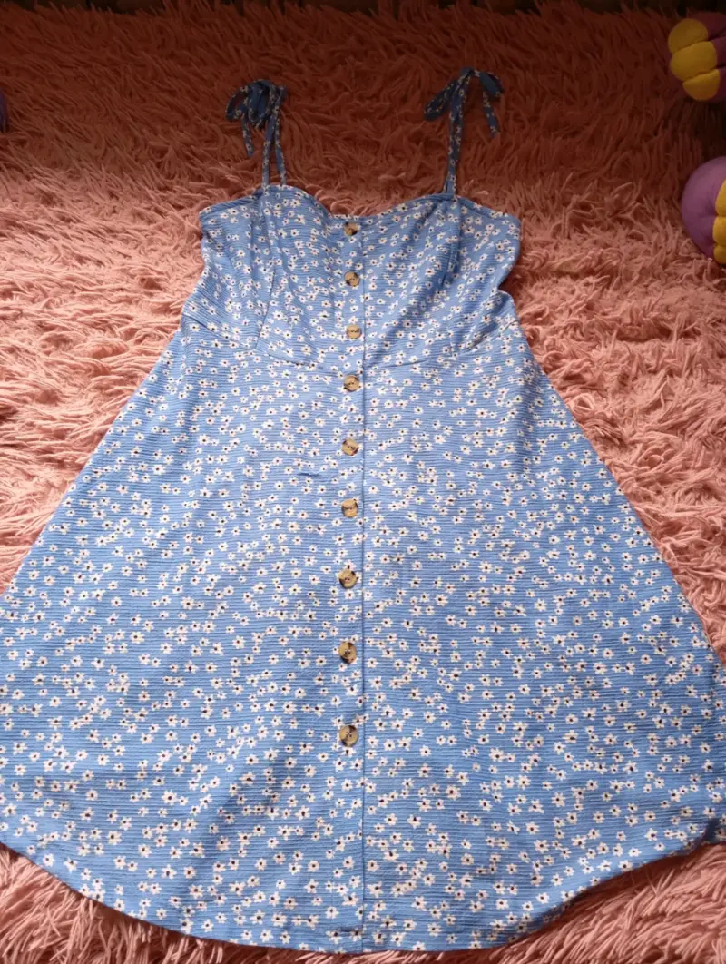Vestido azul con estampado floral y botones - 2