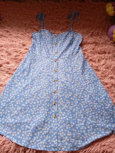 Vestido azul con estampado floral y botones - miniatura 2