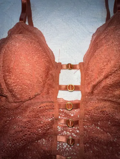 Bralette de encaje marrón con detalles talla M - miniatura 2