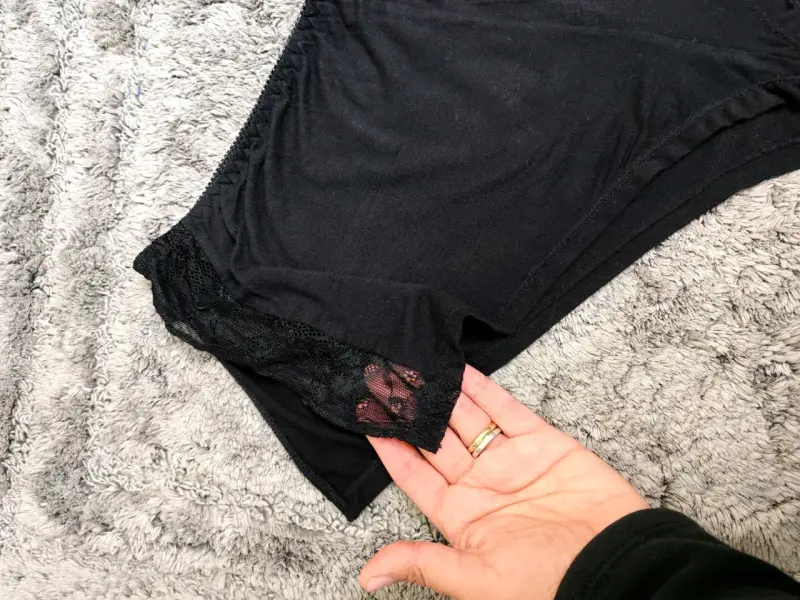 Short negro de encaje para mujer - 2