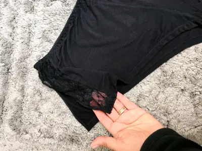 Short negro de encaje para mujer - miniatura 2