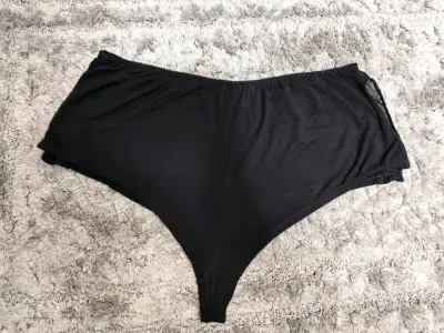 Short negro de encaje para mujer - miniatura 3