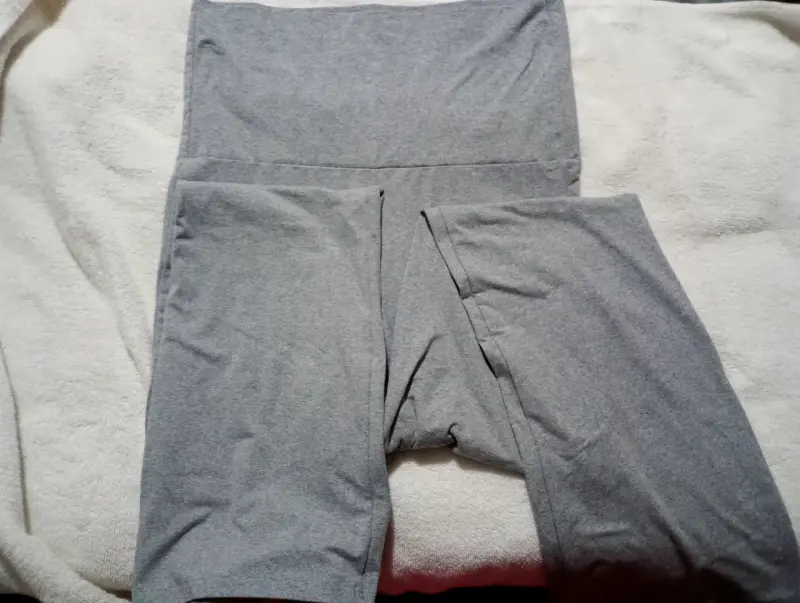 Pantalones gris cómodos