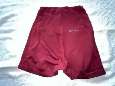 Shorts deportivos Adidas burdeos para mujer - miniatura 3