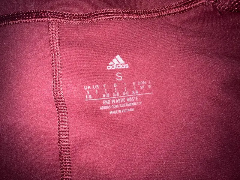 Shorts deportivos Adidas burdeos para mujer - 4