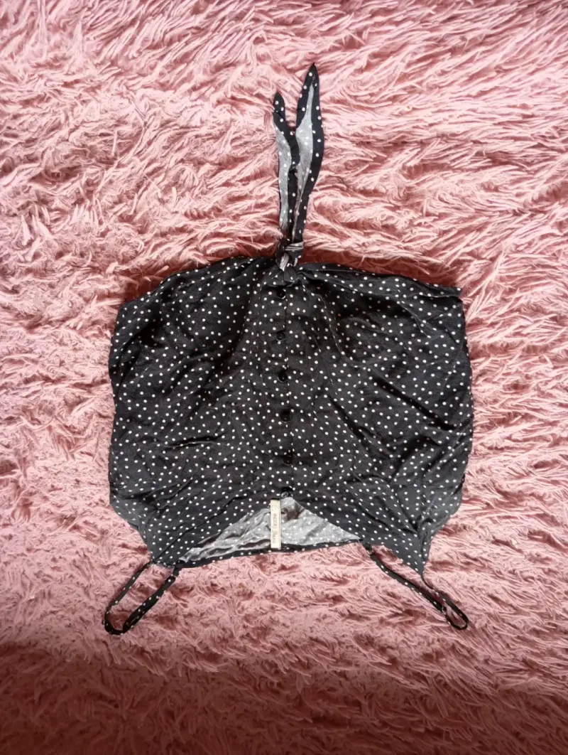 Top negro de lunares con tirantes ajustables
