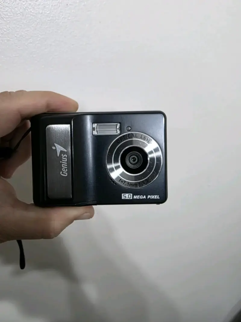Cámara digital Genius 5.0 megapíxeles - 1