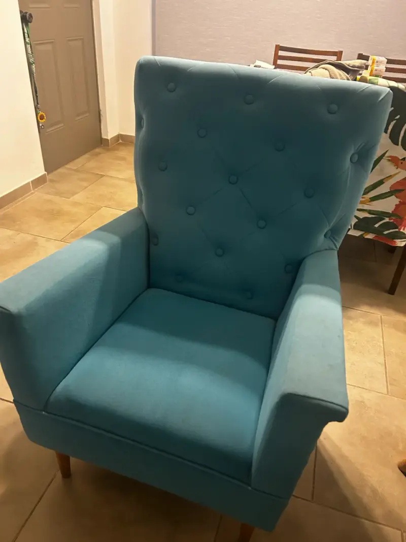 Sillón azul turquesa con diseño capitoné - 1