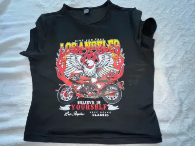 Polera negra con diseño Los Ángeles talla M - miniatura 1
