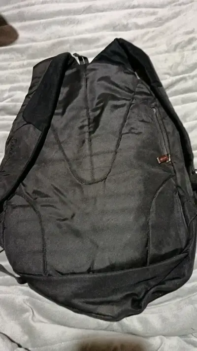 Mochila negra Spalding con múltiples compartimentos - miniatura 2
