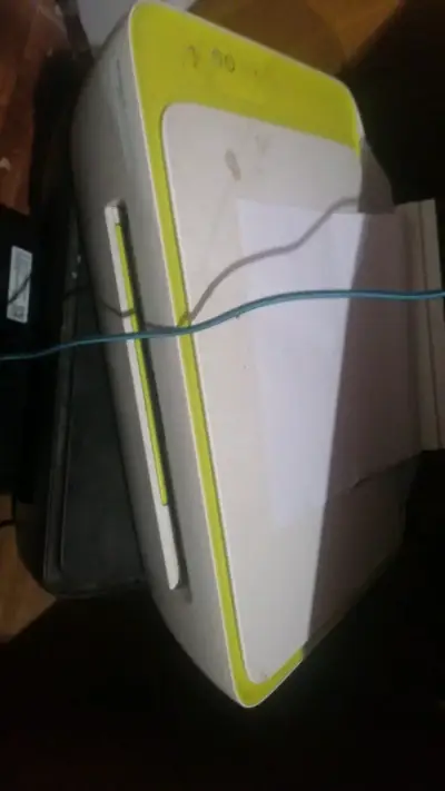 Impresora multifuncional HP DeskJet color blanco - miniatura 1