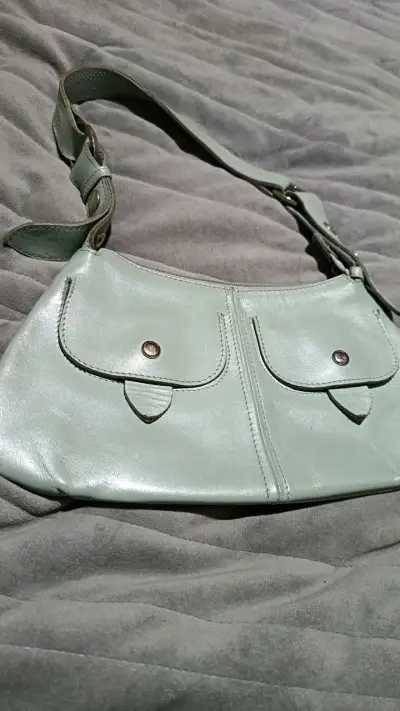 Cartera de cuero verde menta con bolsillos - miniatura 1