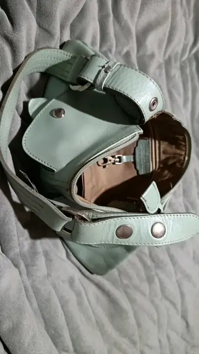 Cartera de cuero verde menta con bolsillos - miniatura 2