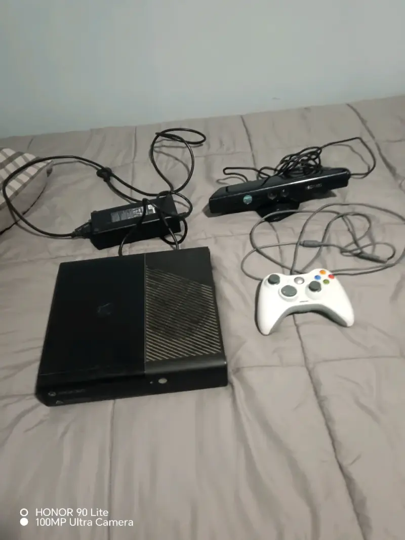 Consola Xbox 360 con Kinect y control - 1