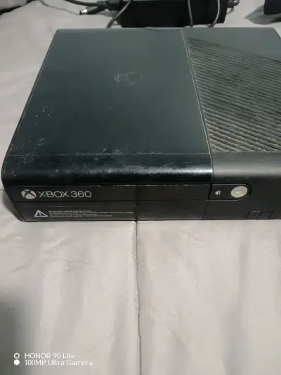 Consola Xbox 360 con Kinect y control - miniatura 4