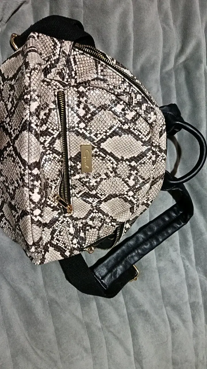 Mochila de cuero sintético con diseño de serpiente - 1