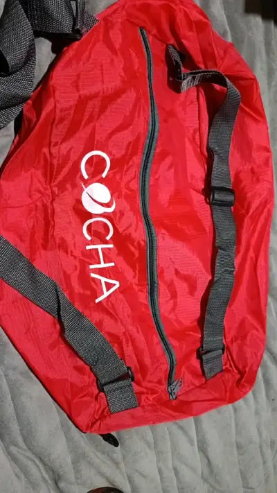 Mochila roja Cocha con correas ajustables - miniatura 1