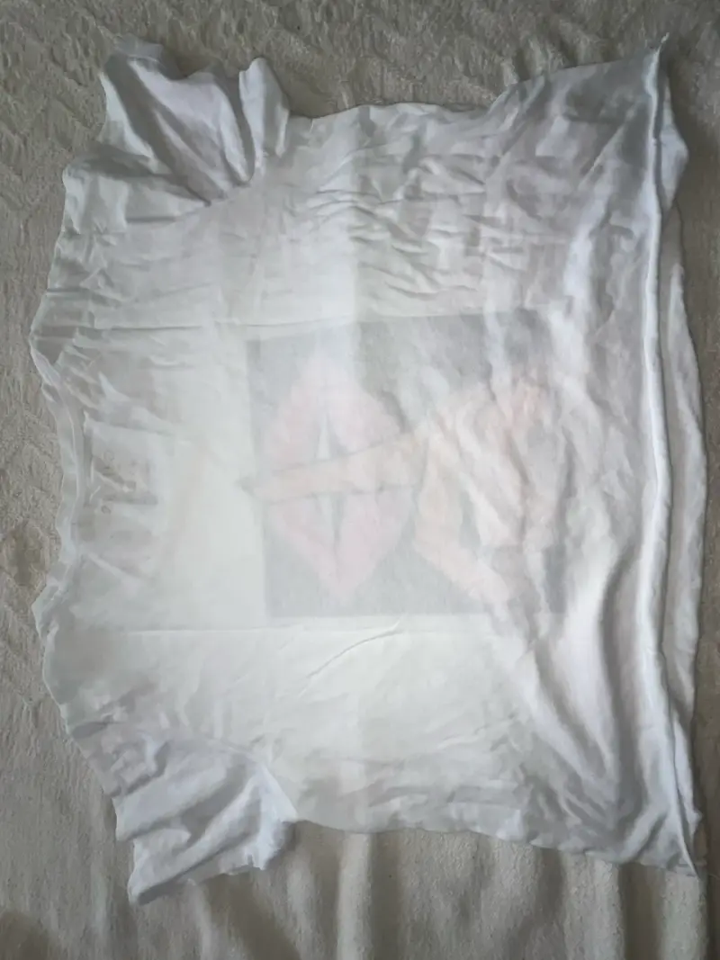 Polera Guess blanca con diseño pop art talla M - 3